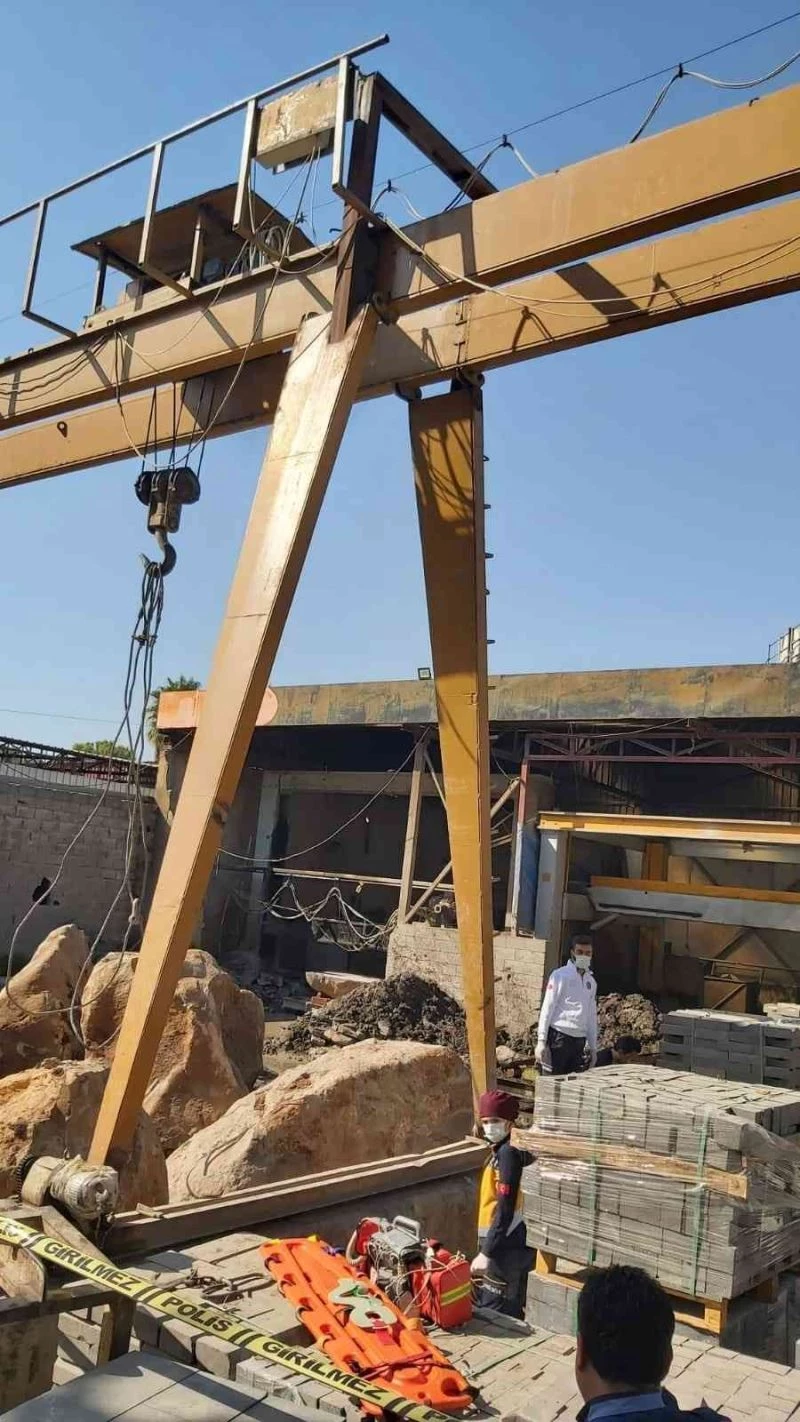 Tamir etmek istediği vinçten düşerek öldü
