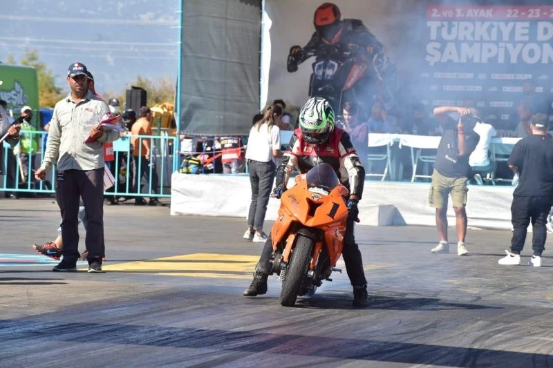 Türkiye Drag Şampiyonları ödüllendirildi
