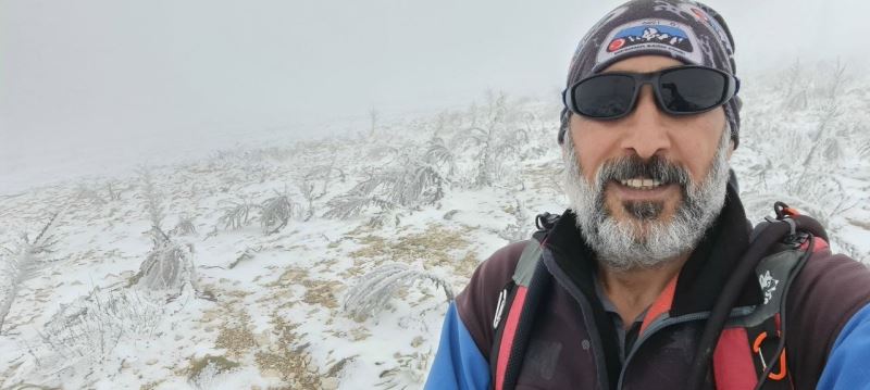 Türkiye’nin tek solo alpinisti Erdek Cennet, Akdağ’ın zirvesine tırmandı
