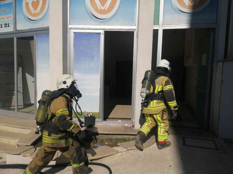 Tıp merkezinde korkutan yangın: Hastalar ve personel tahliye edildi
