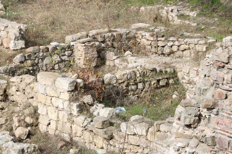 Selimiye Camisi meydan kazılarında yeni tarihi kalıntılar bulundu
