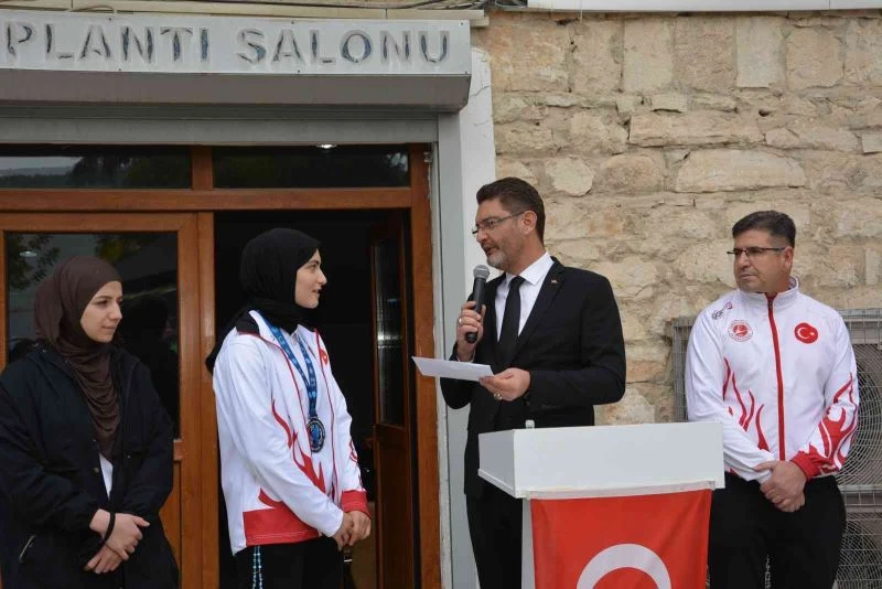 Dünya ikincisi Sena Nur’a Korkuteli’nde özel karşılama
