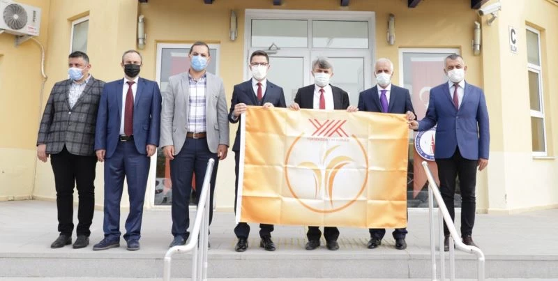 Gediz MYO turuncu bayrak ve sertifikasını teslim aldı
