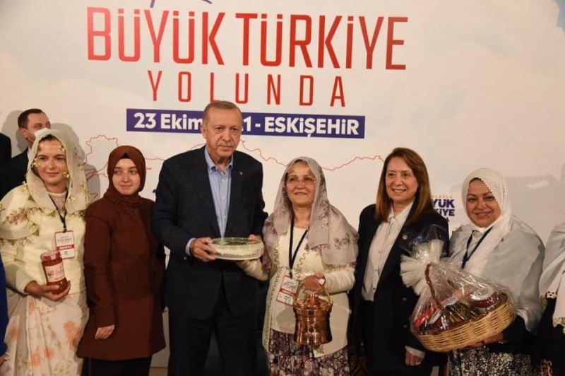 Cumhurbaşkanı Erdoğan İnönü’nün meşhur bal, kaymak ve yoğurdunu çok beğendi
