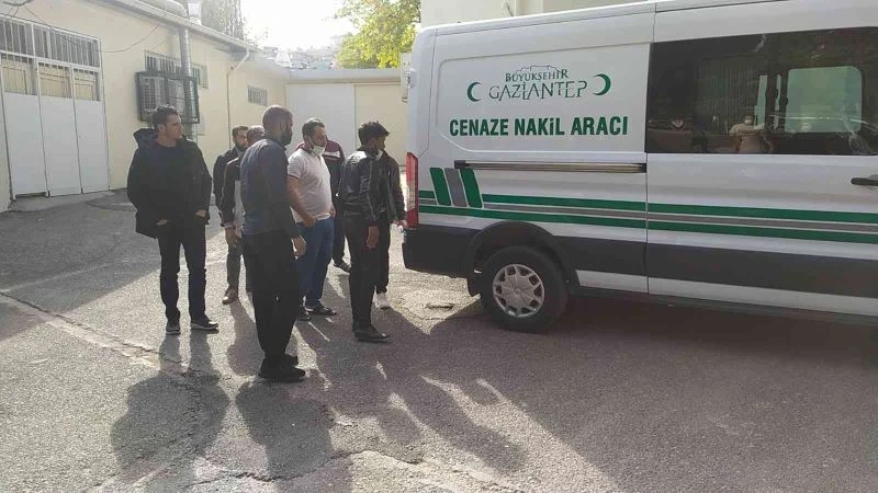 Yediği kek nefes borusunu tıkadı
