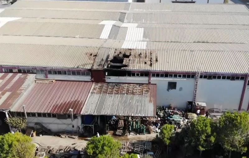 Kuruyemiş fabrikasındaki yangında 2 işçi dumanlardan etkilendi
