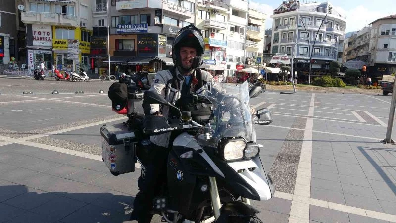 Amerikalı dövme sanatçısı motoru ile dünyayı geziyor
