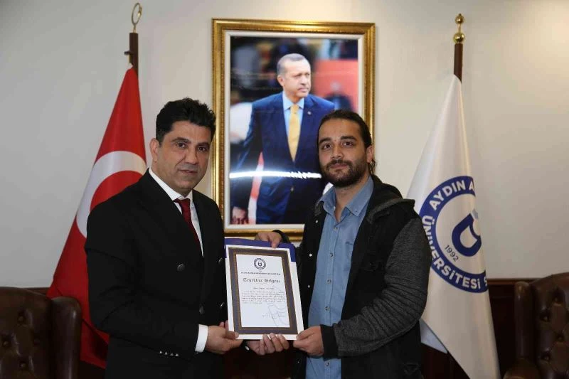 ADÜ Rektörü ‘Latmos’tan Bafa’ya İnerken Düşledim Seni!’ Sergi Ekibini Tebrik Etti
