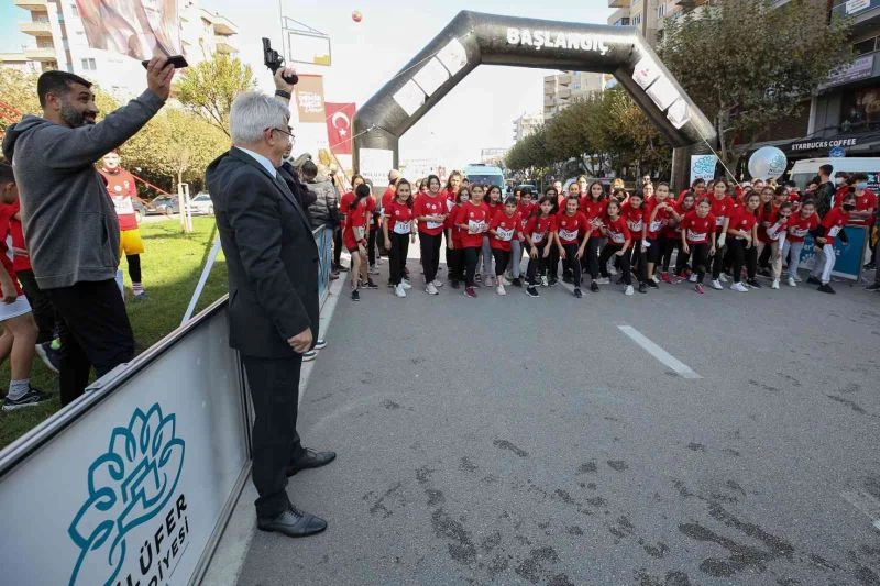 Cumhuriyet coşkusu koşu ile başladı

