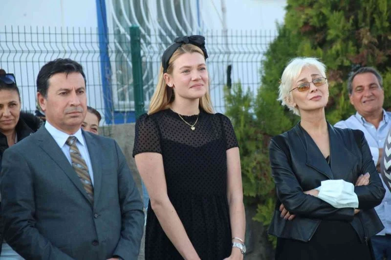 Usta tiyatrocu Ferhan Şensoy’un büstü yapıldı
