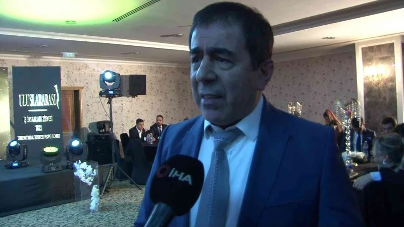 Dr. Mehmet Yavuz Yılın Nöroloji Uzmanı Ödülüne layık görüldü
