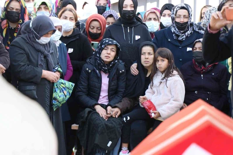 Kazada polis oğlunu kaybeden annenin feryadı yürek dağladı
