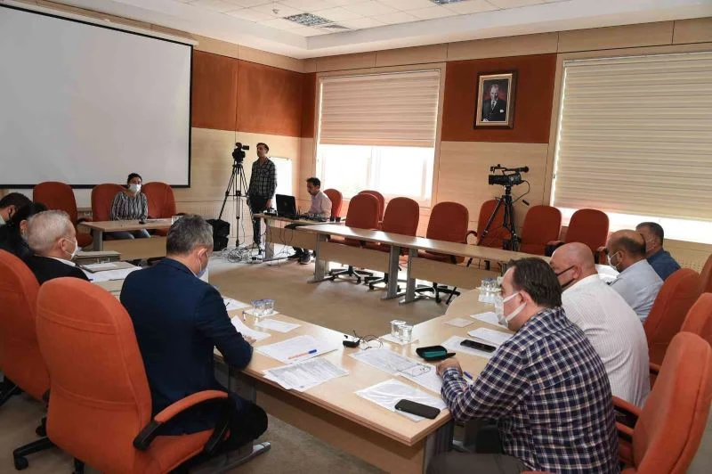 Tarsus Belediyesi, taşınmazların kira ihalesini canlı yayınla yaptı
