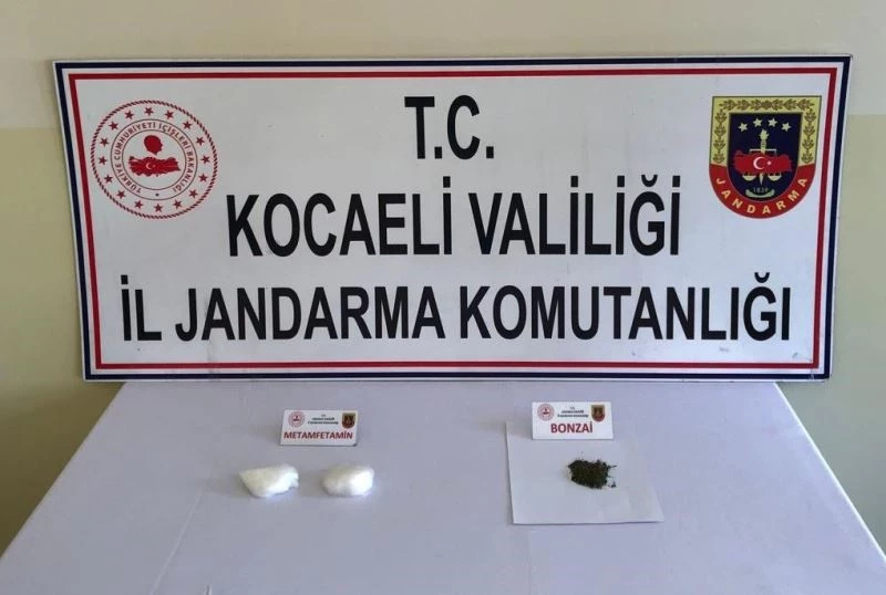 Akü kutusunda zulaladığı uyuşturucular ile jandarmaya yakalandı
