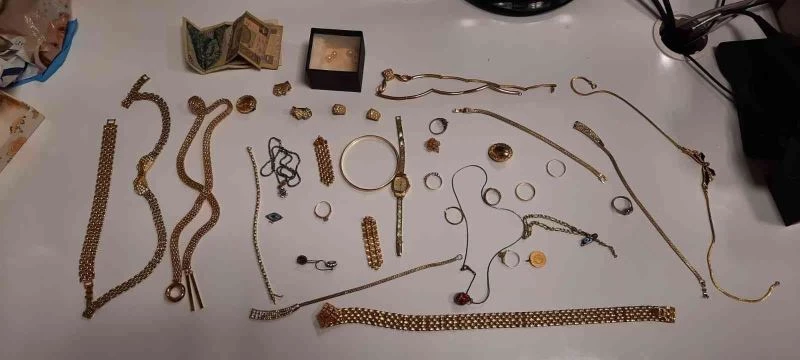  Hayatını kaybeden Alzheimer hastasının refakatçi koltuğundan servet çıktı
