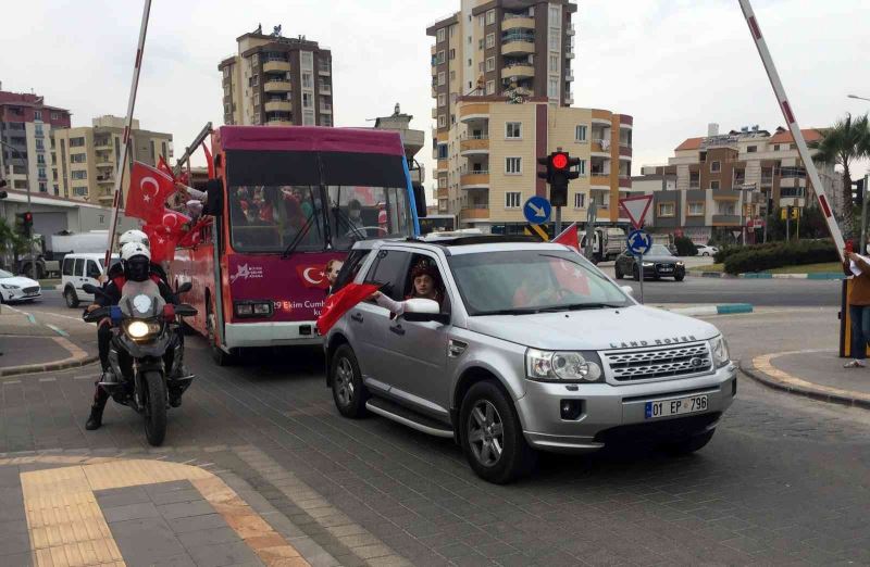 Polisten engelli çocuklara kortejli bayram kutlaması
