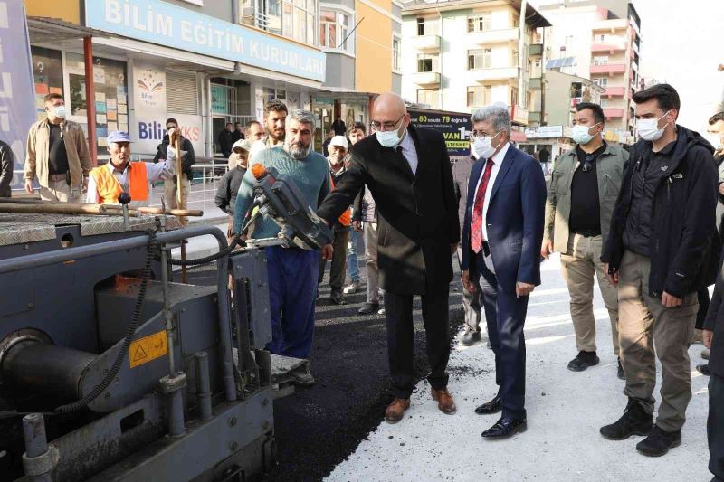 Vali Ve Belediye Başkan Vekili Bilmez, İpekyolu’ndaki çalışmaları inceledi
