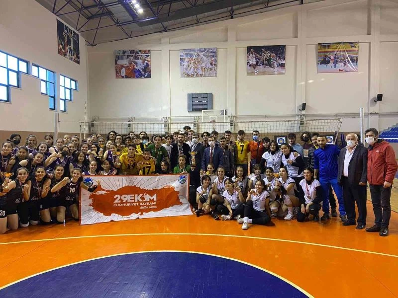 Fatsa’da futbol ve voleybol turnuvaları sona erdi
