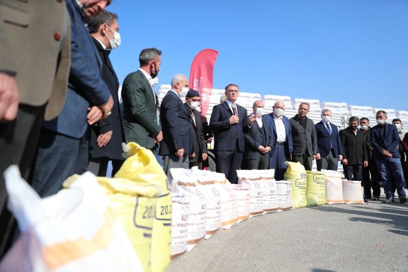 Doğal afetlerde zarar gören çiftçilere buğday tohumu ve gübre desteği
