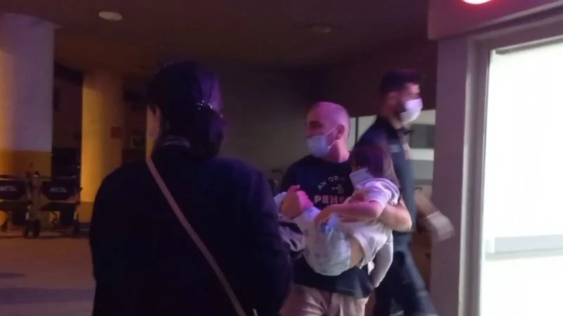 Erzincan’da küçük kızı akrep soktu!
