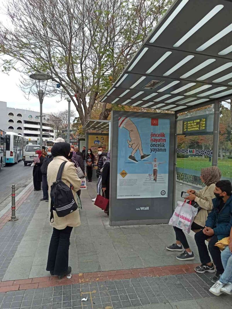 Konya emniyeti reklam panolarıyla trafik kazalarına dikkat çekiyor
