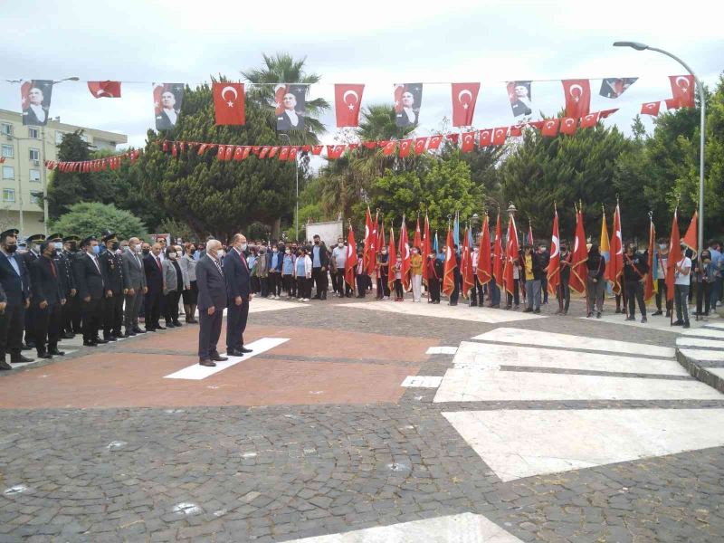 Bozyazı’da Cumhuriyet Bayramının 98. yılı kutlamaları çelenk sunumuyla başladı
