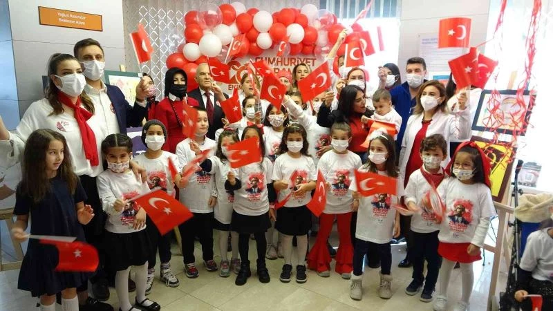 Sağlıkçılardan coşkulu Cumhuriyet kutlaması
