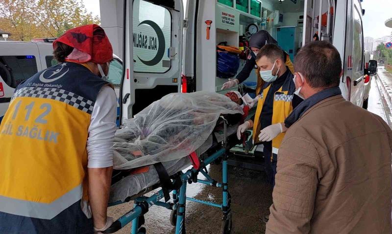 Samsun’da otomobil duvara çarptı: 1’i ağır 2 yaralı
