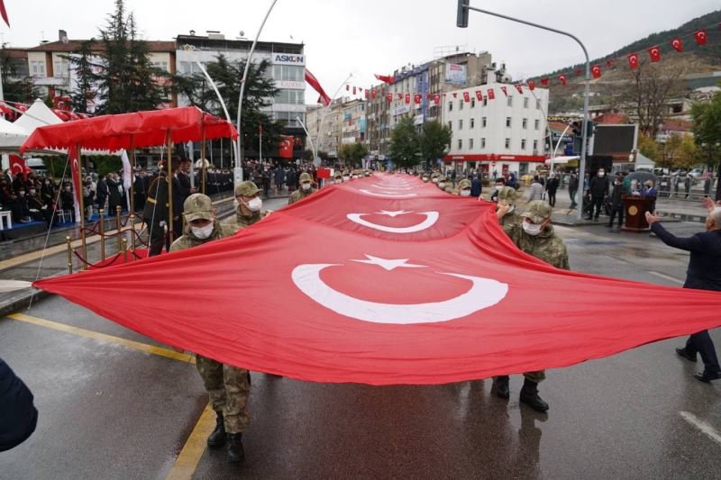 Tokat’ta, Cumhuriyet Bayramı kutlamalarına yağmur engel olmadı
