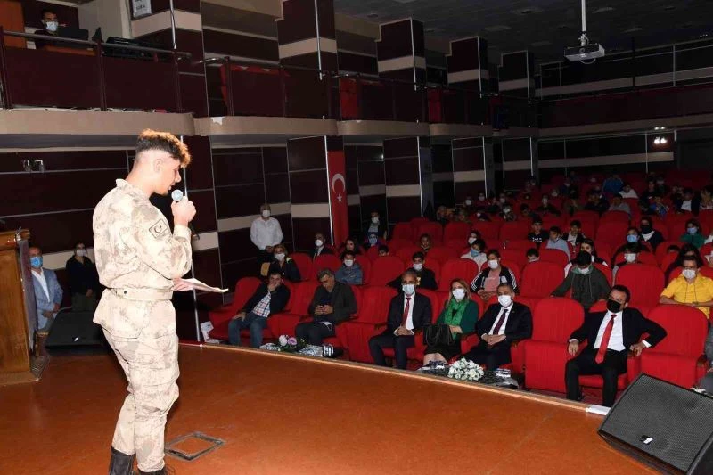 Cumhuriyet şiirleri seslendirildi
