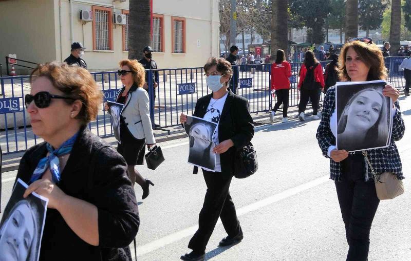 Cumhuriyet yürüyüşünde Şebnem Şirin unutulmadı
