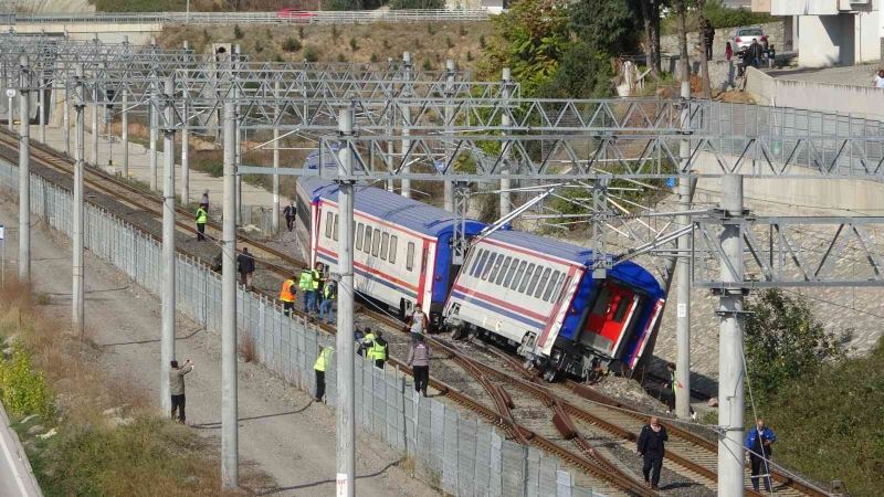 TCDD’dan 2 vagonun raydan çıkmasıyla ilgili açıklama
