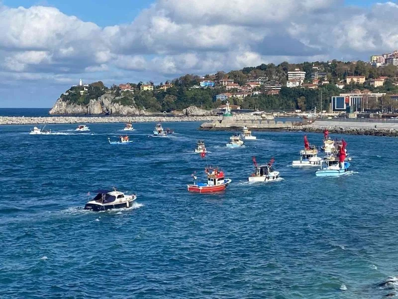 29 Ekim coşkusu su gösterisi ve mehteran konseri ile devam etti

