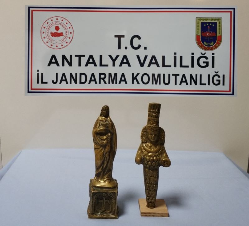 Antalya’da Meryem Ana ve Tanrıça Artemis’in altın heykeli ele geçirildi
