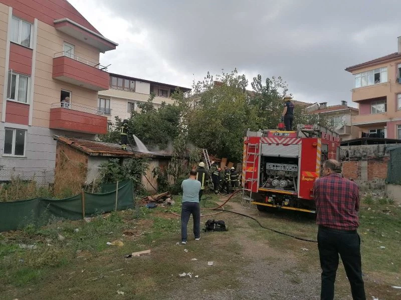 Darıca’da kömürlük yangını
