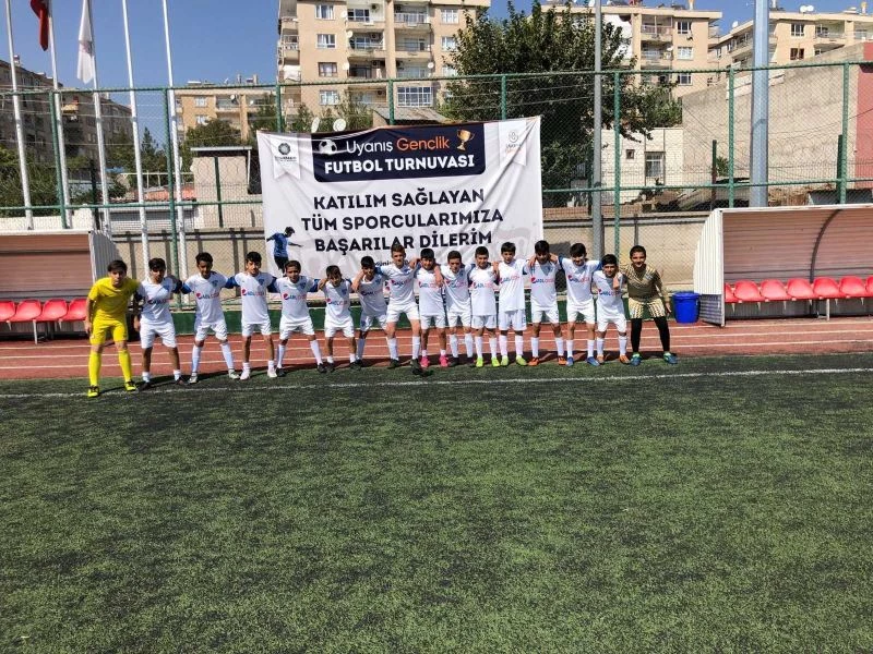 Diyarbakır İnter Akademi gençlerin yoğun ilgisiyle karşılaşıyor
