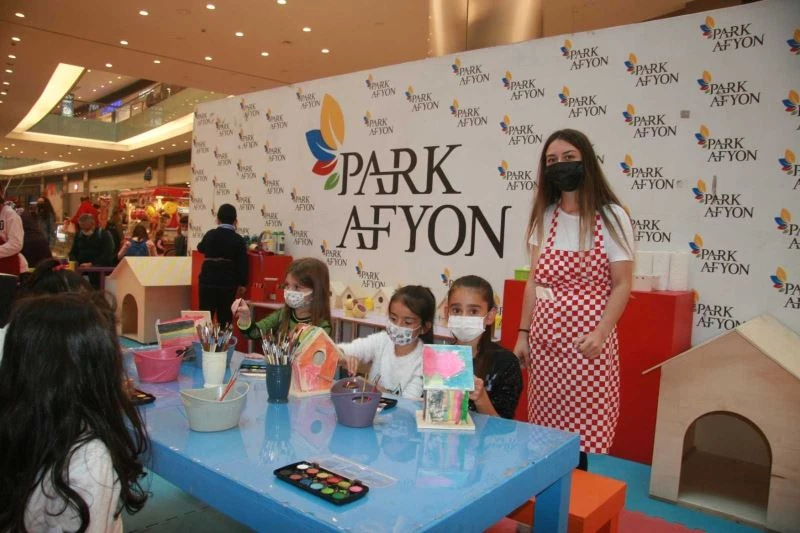 Minik dostların yuvalarını minik çocuklar yaptı
