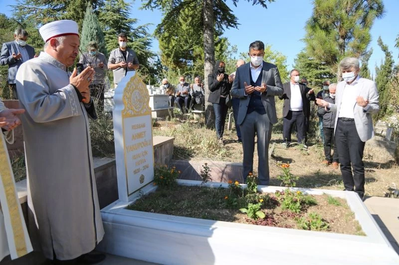 Ressam Ahmet Yakupoğlu kabri başında anıldı
