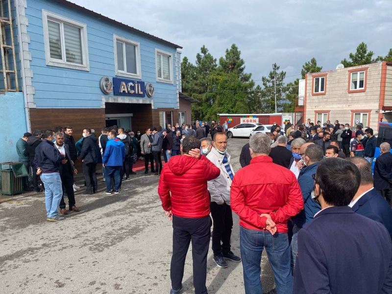 MHP kafilesini taşıyan midibüs devrildi: 2 ölü, 19 yaralı
