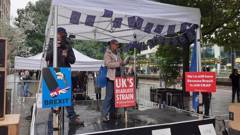 İngiltere’de Başbakan Johnson ve Brexit karşıtları sokaklara döküldü
