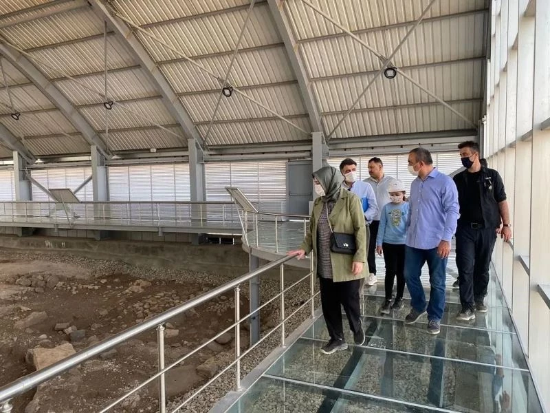 Vali Soytürk Oylum Höyük kazı alanında inceleme yaptı
