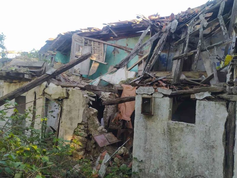 Terk edilen tarihi Rum evleri son zamanlarını yaşıyor
