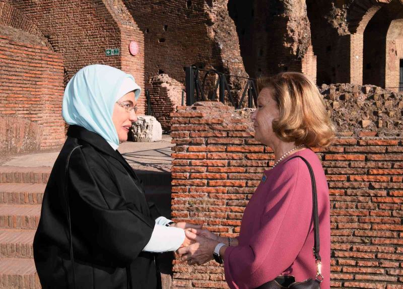 Emine Erdoğan, Roma’da lider eşleriyle tarihi Kolezyum ve Giardino all’İtaliana’yı gezdi
