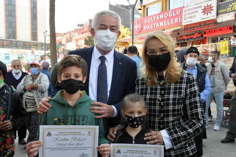 Yaşları küçük, maharetleri büyük ellerden Cumhuriyet sergisi
