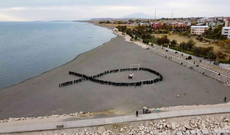 Geleceğin ebeleri, meme kanserine dikkat çekmek için klip hazırladı
