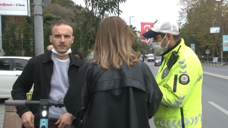 İstanbul’da elektrikli scooter denetiminde ilginç anlar: “Normalde 3-4 kişi biniyorduk, bugün şansa 2 kişi yakalandık