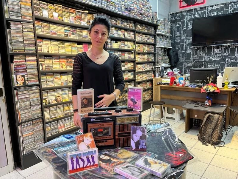 Müzik kasetlerine meraklılarının talebi devam ediyor
