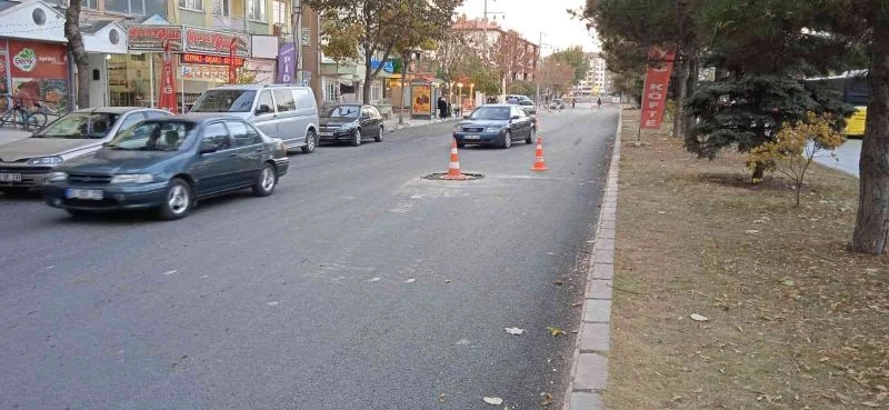 Trafiğin en yoğun saatinde mazgal onarımı sürücülere zor anlar yaşattı
