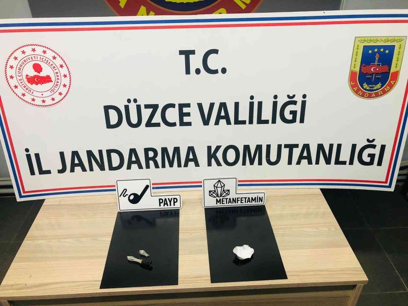 Jandarmanın şüphelenip durdurduğu şahsın üzerinden uyuşturucu çıktı
