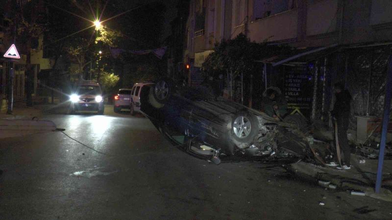 Sancaktepe’de tartıştığı vatandaşların üzerine aracı sürdü, araçla takla atınca bırakıp kaçtı
